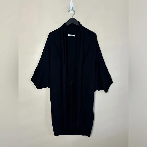 UGG Australia - Nora Cocoon Wrap. Black. M/L - Picture 8 of 12